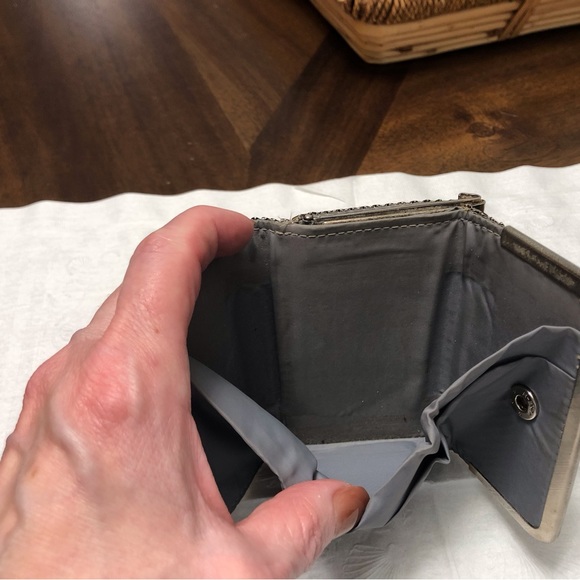 Kane M vintage (at least 30 years old) tri-fold silver plate metal mesh wallet - Picture 2 of 12